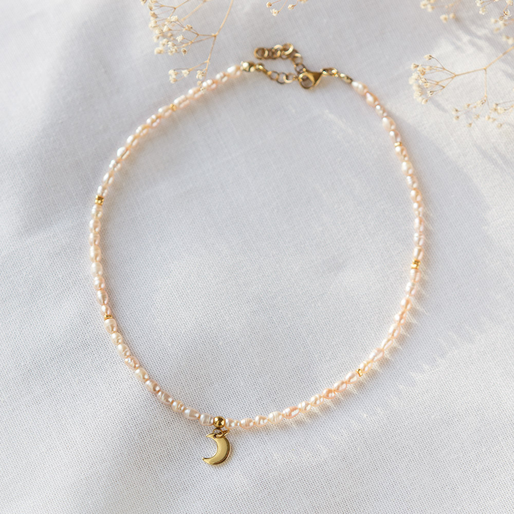 Echte Süßwasserperlen Kette mit Gold Aktenzen und Halbmond Anhänger