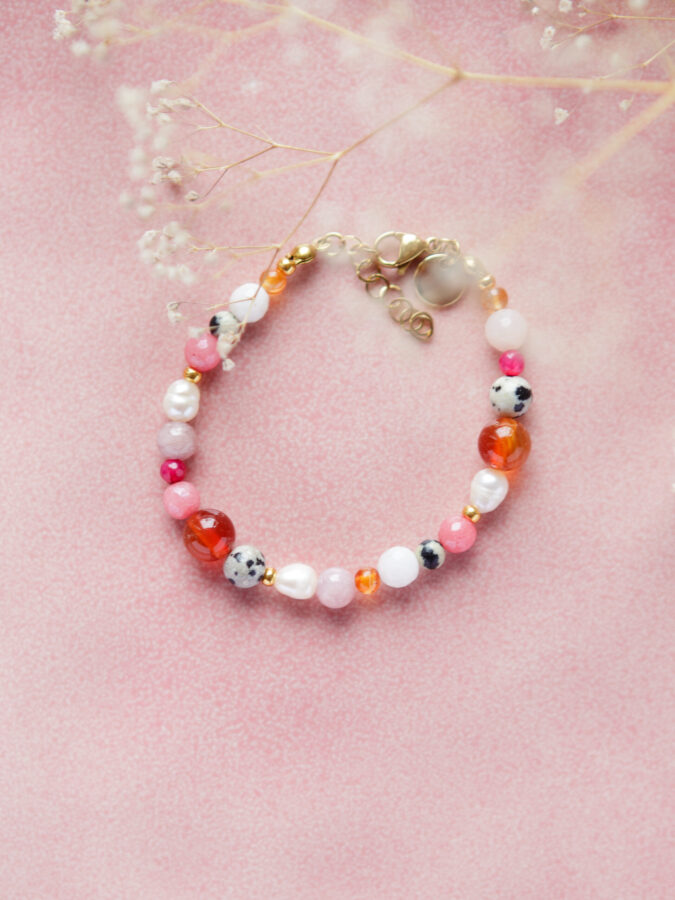 Armband mit Steinen in warmen Farben – Karneol, Pink und Dalmatiner Jaspis