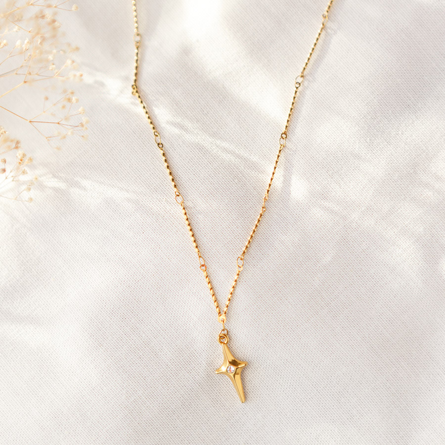Filigrane goldene Kette mit Stern Anhänger