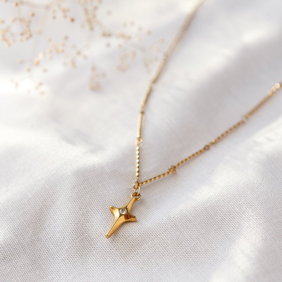 Filigrane goldene Kette mit Stern Anhänger